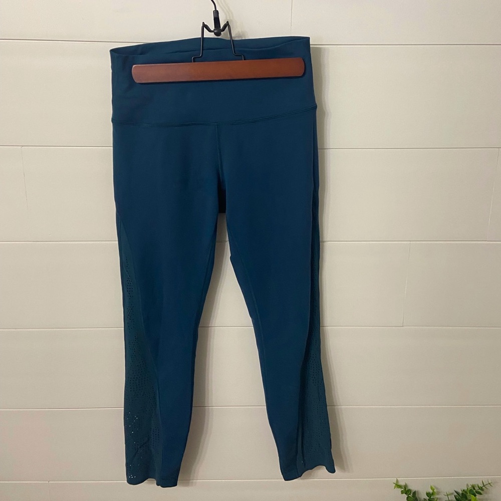 Lululemon 7/8 Yoga Pants w/Patterned Cutout Side Panels